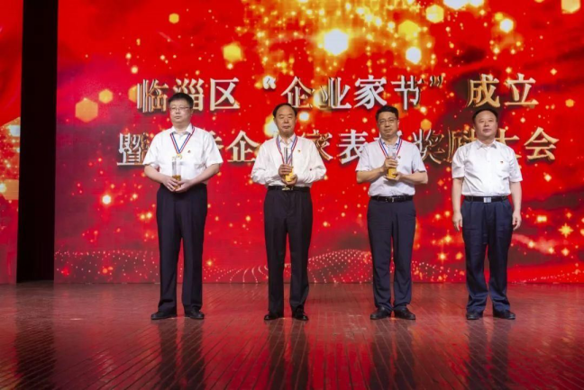 公司组织经理团队学习临淄区优秀企业家标杆精神