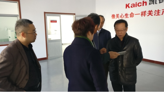 客户听取张总建议