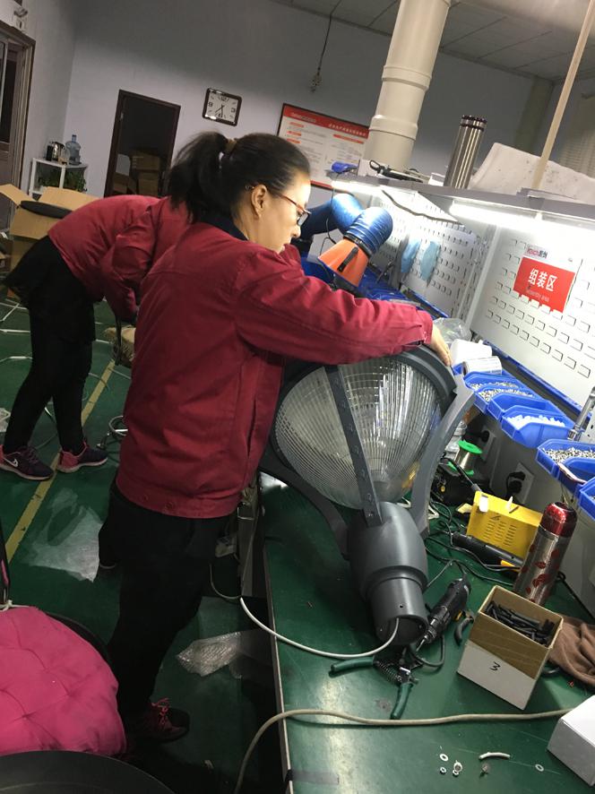 led灯具组装交货
